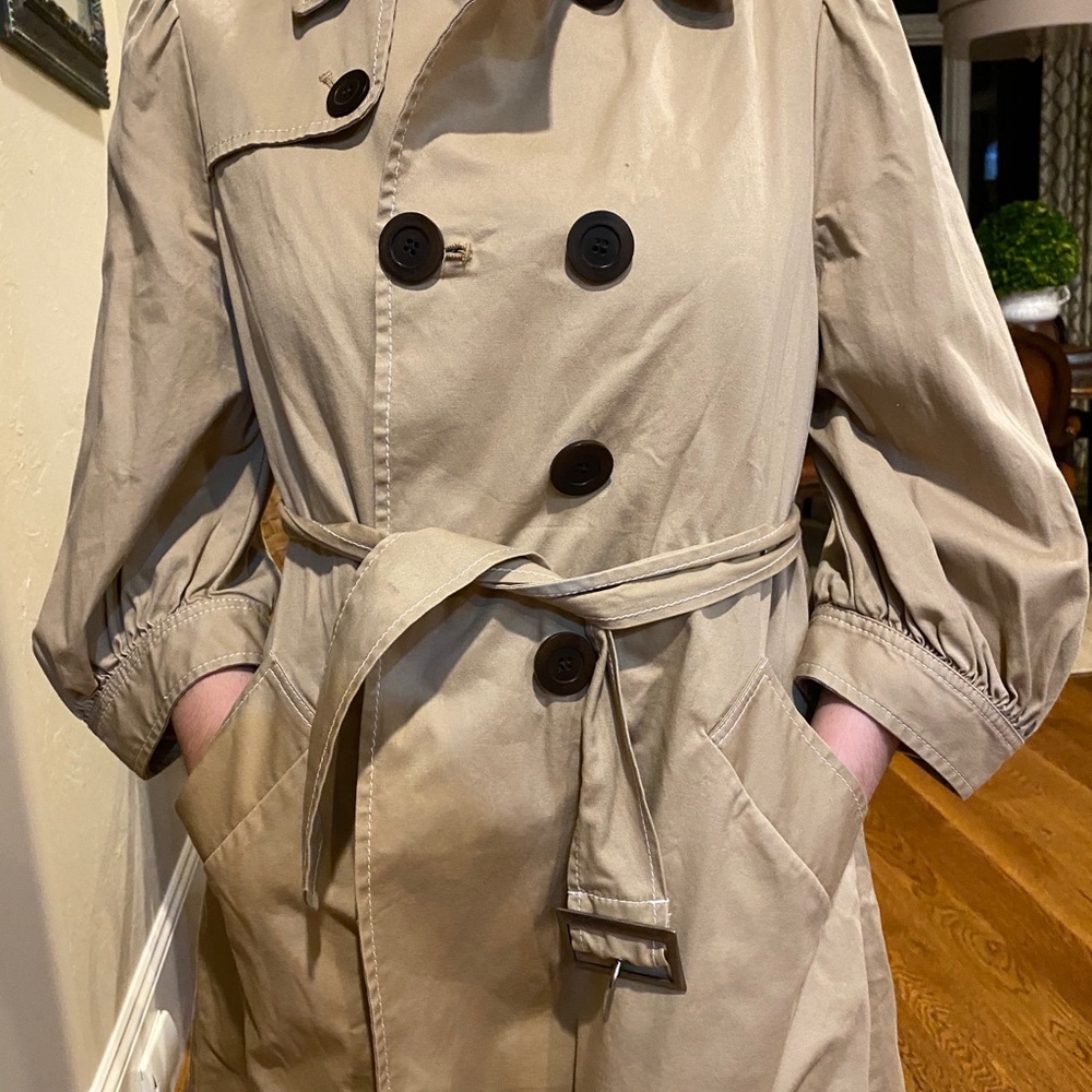 Double breasted slight puff sleeve belted trench